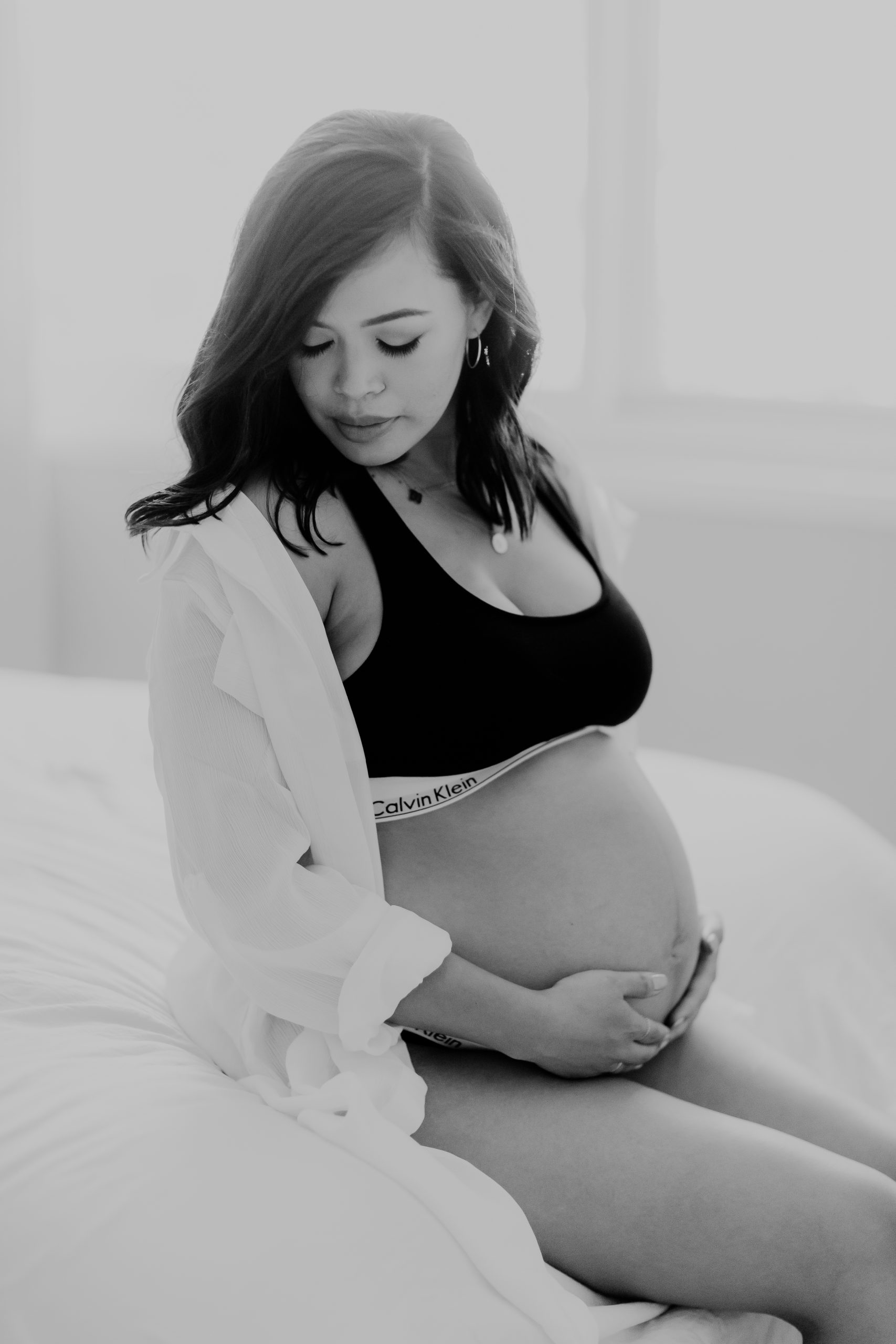 Baby bump photoshoot indoor