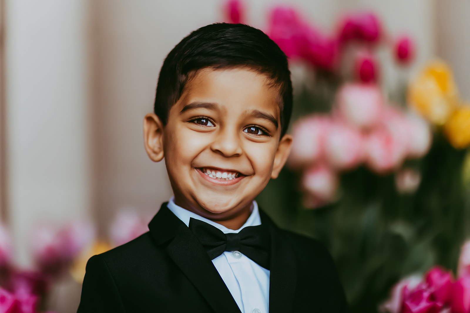 Shefali Parekh | Menlo Park Family Photographer: 10th Anniversary Session at Filoli Historic Garden Smiling child photo session in Menlo Park with family photographer