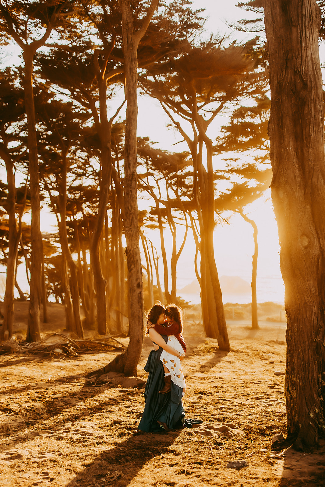Shefali Parekh | Capturing the Magic of Golden Hour: Why Timing is Everything for Your Family Photoshoot Best Family Photographer