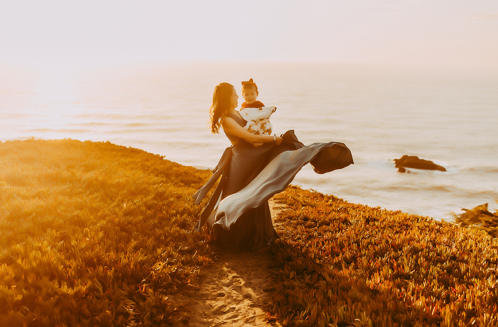 Shefali Parekh | Capturing the Magic of Golden Hour: Why Timing is Everything for Your Family Photoshoot Best Family Photographer Shefali Parekh
