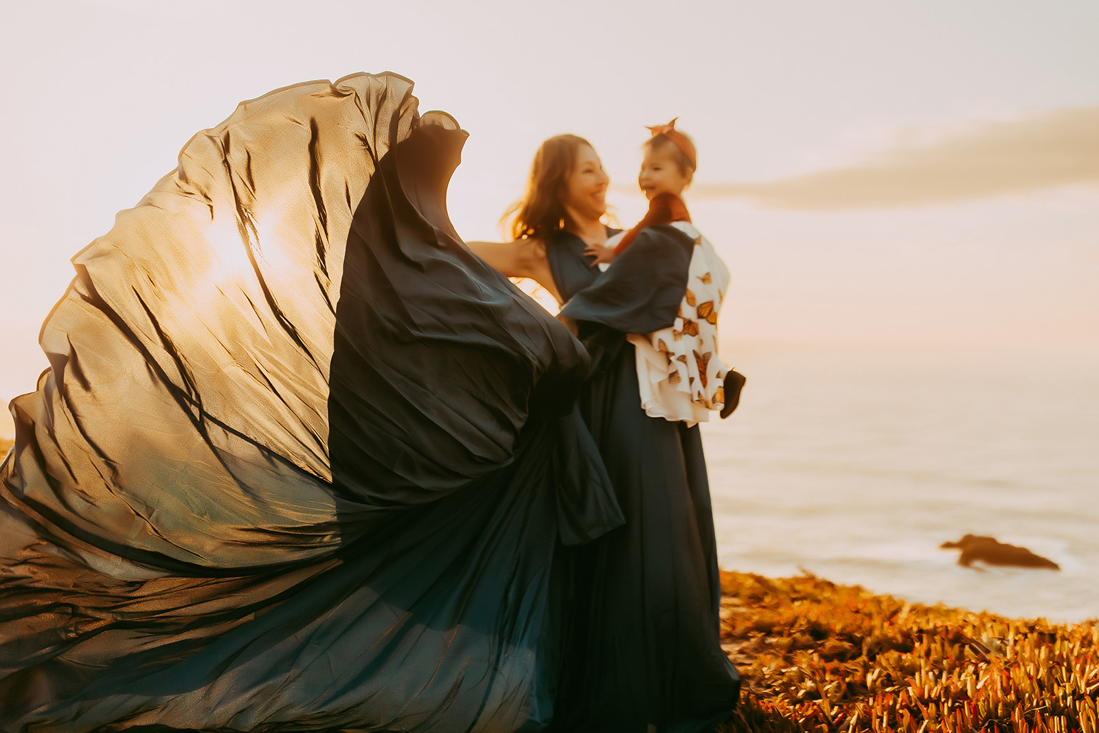 Shefali Parekh | Capturing the Magic of Golden Hour: Why Timing is Everything for Your Family Photoshoot Best Family Photographer