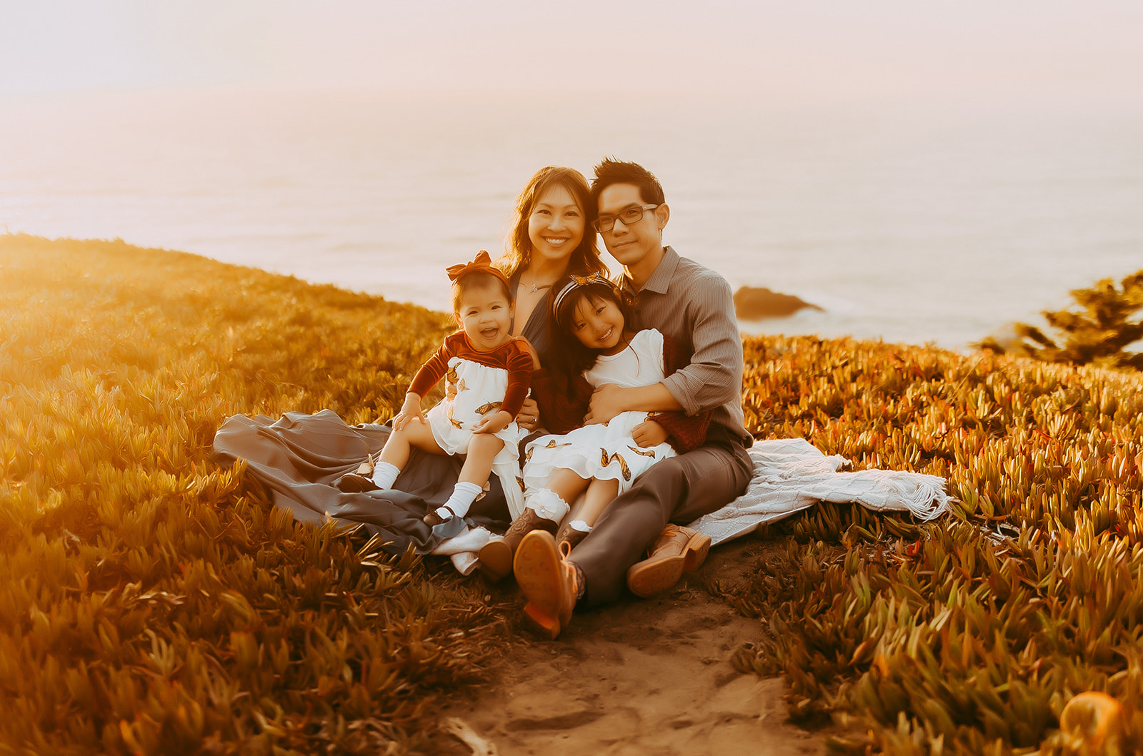 Shefali Parekh | Capturing the Magic of Golden Hour: Why Timing is Everything for Your Family Photoshoot Holiday Family Photoshoot