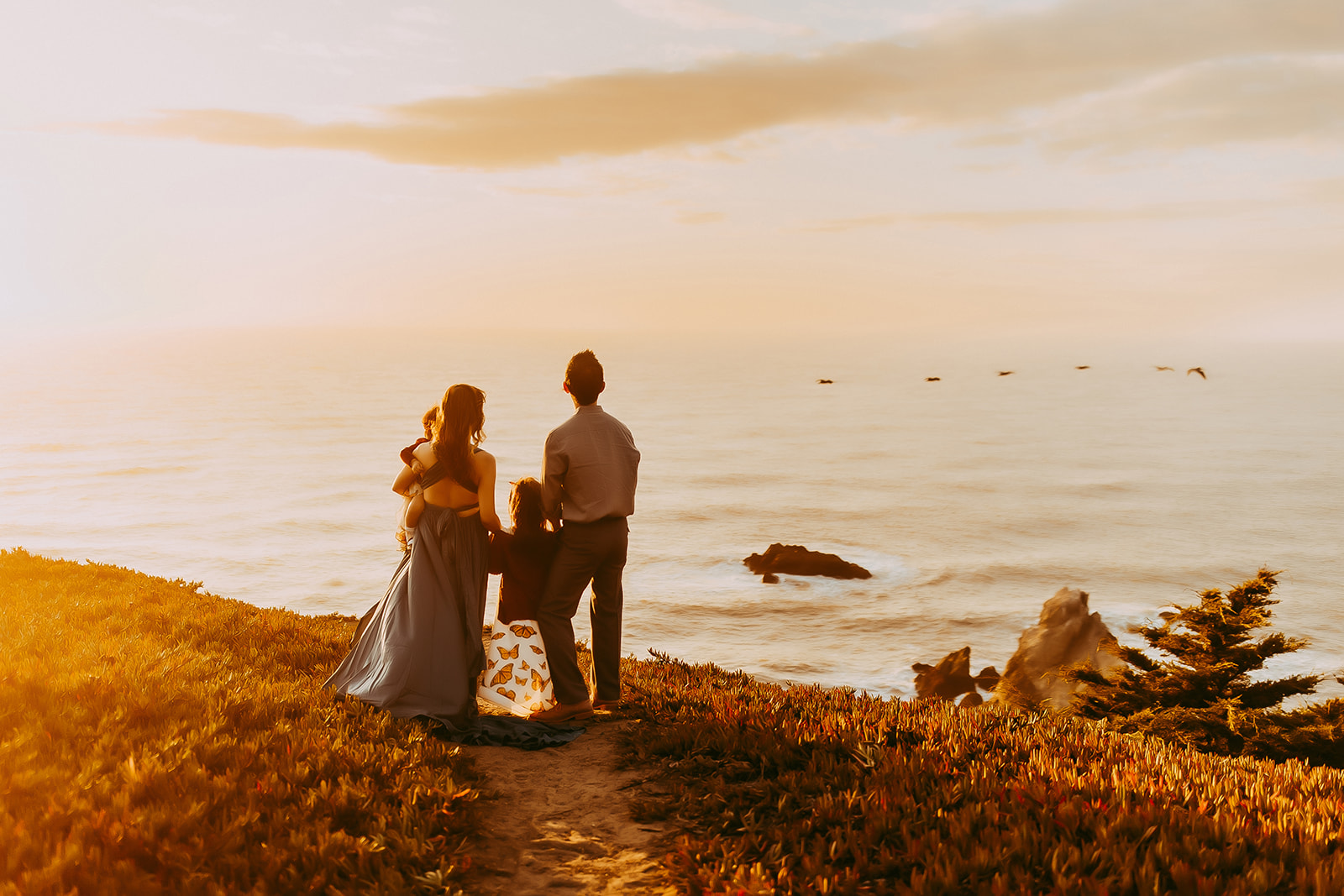 Shefali Parekh | Capturing the Magic of Golden Hour: Why Timing is Everything for Your Family Photoshoot Best Family Photographer