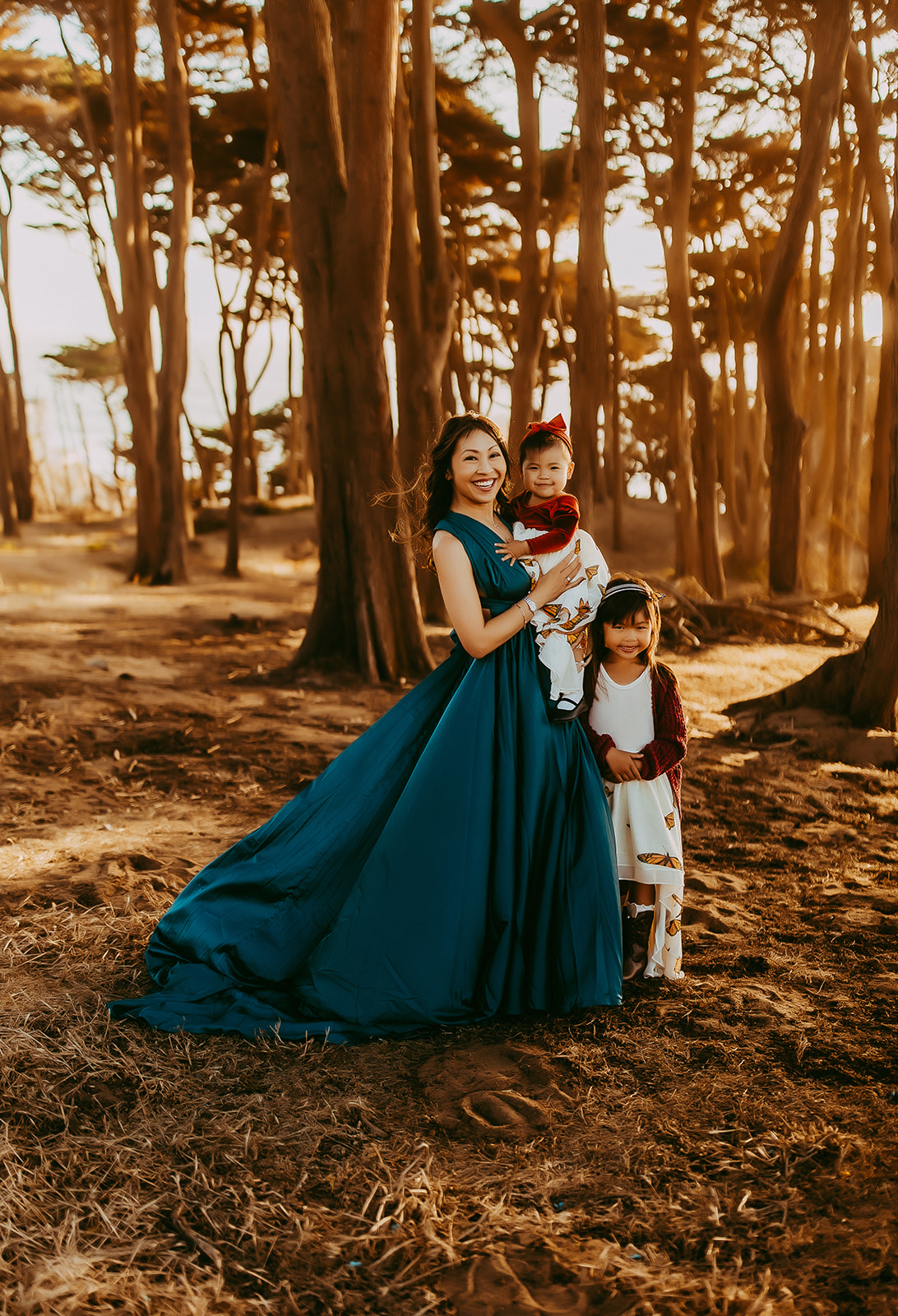 Shefali Parekh | Capturing the Magic of Golden Hour: Why Timing is Everything for Your Family Photoshoot Best Family Photographer