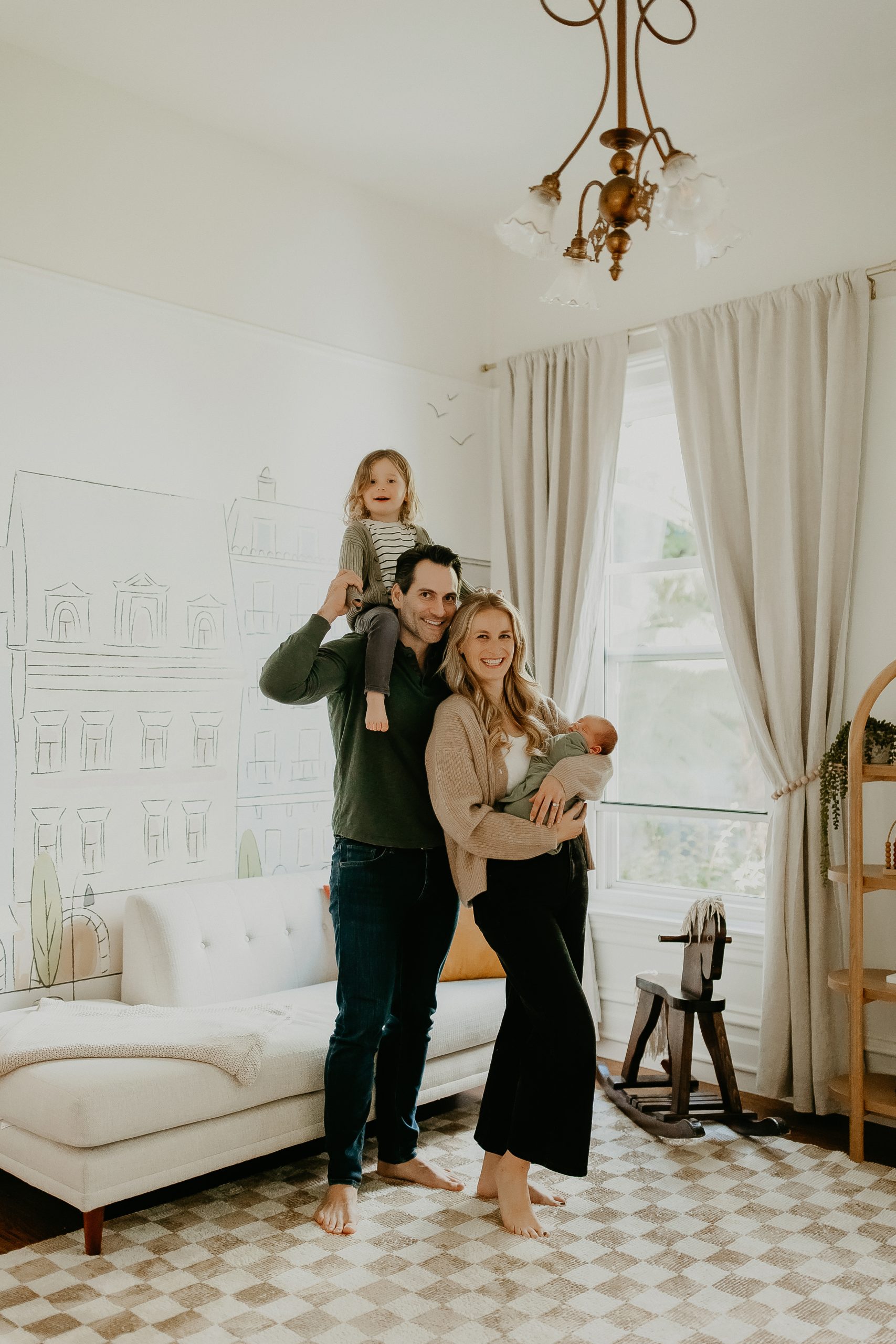 Shefali Parekh | Getting Ready for Your Lifestyle Newborn Photography Session: Tips for New Parents San Francisco lifestyle newborn photography session with full family