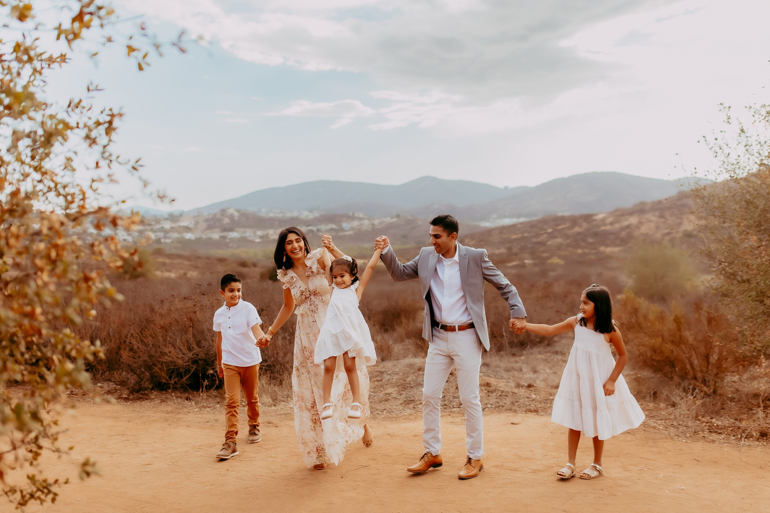 Shefali Parekh | Stress-Free Family Photoshoots: Tips from Your Local Bay Area Family Photographer Bay Area family photographer making the most of a spontaneous family photoshoot