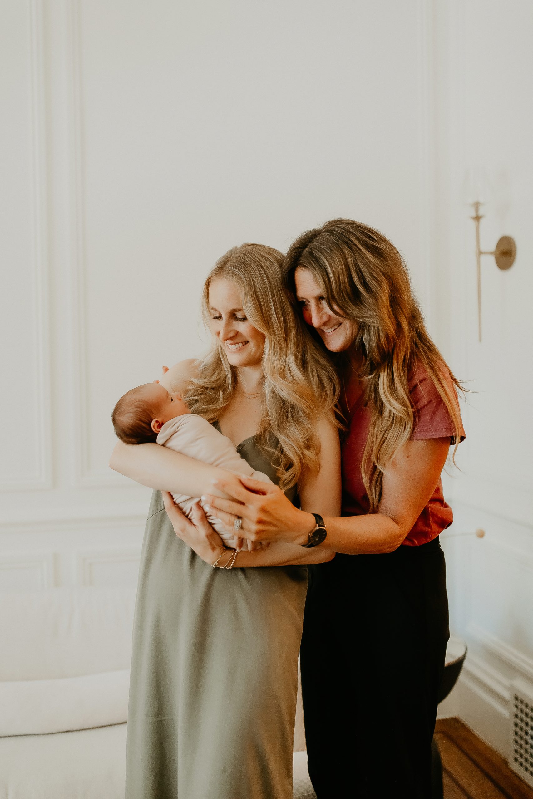 Shefali Parekh | Getting Ready for Your Lifestyle Newborn Photography Session: Tips for New Parents Lifestyle newborn photography with grandma