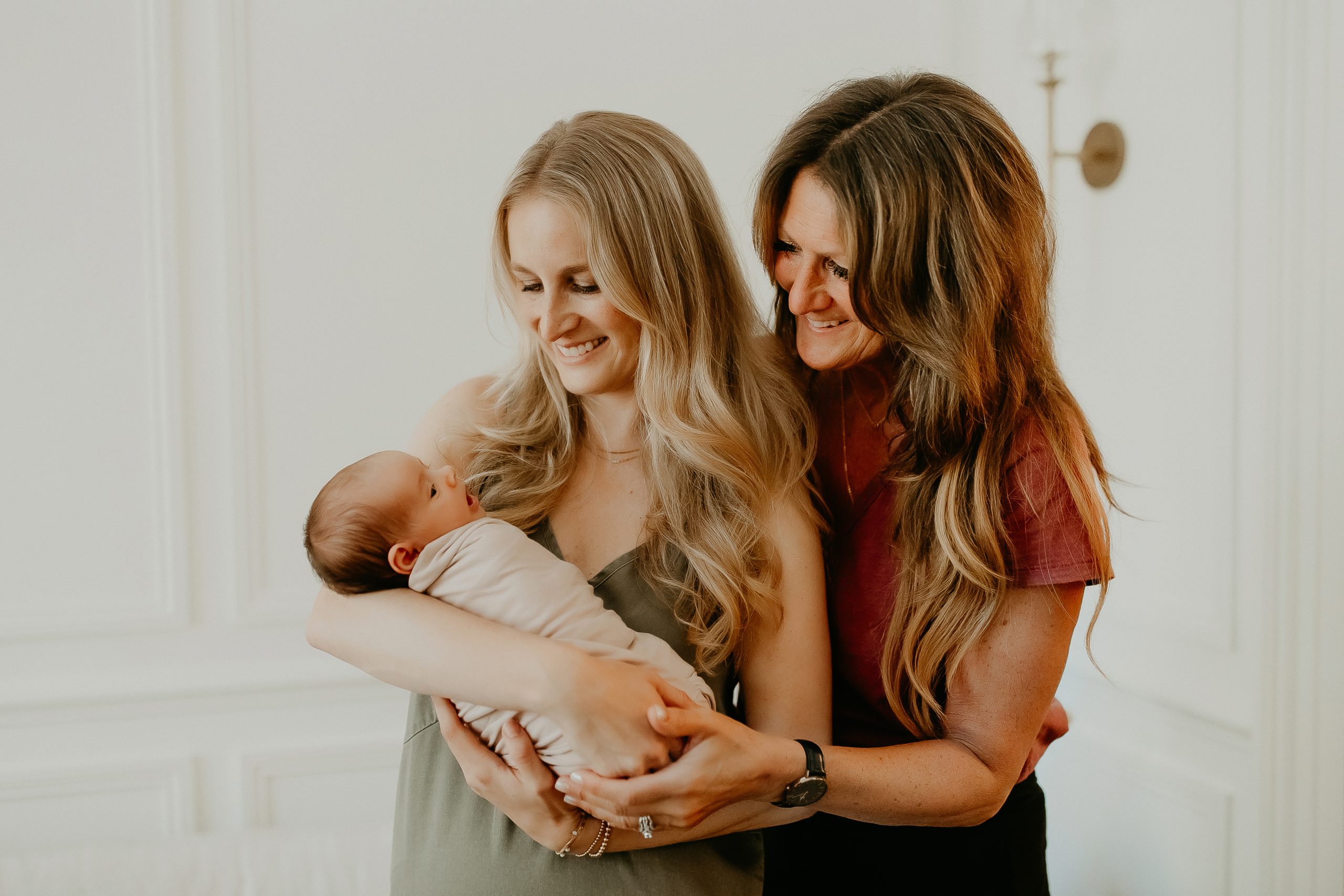 Shefali Parekh | Getting Ready for Your Lifestyle Newborn Photography Session: Tips for New Parents Grandparent newborn photoshoot poses