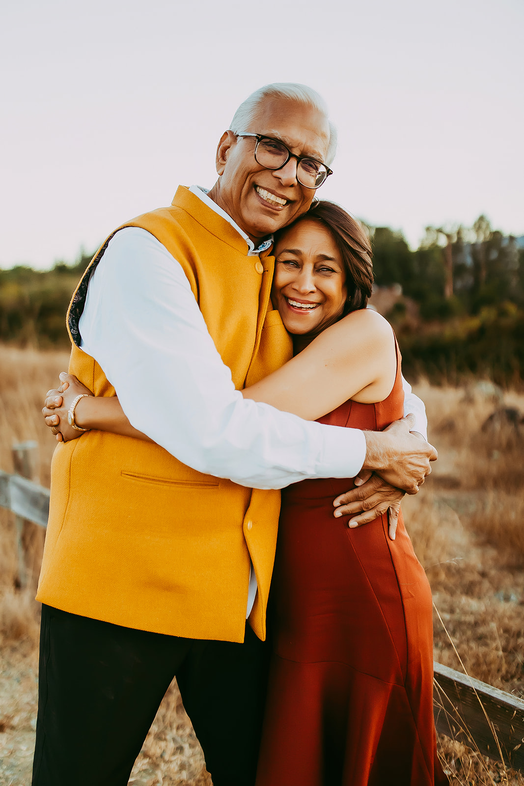 Shefali Parekh | Fall Family Photography Ideas: Extended Family Session cute couple