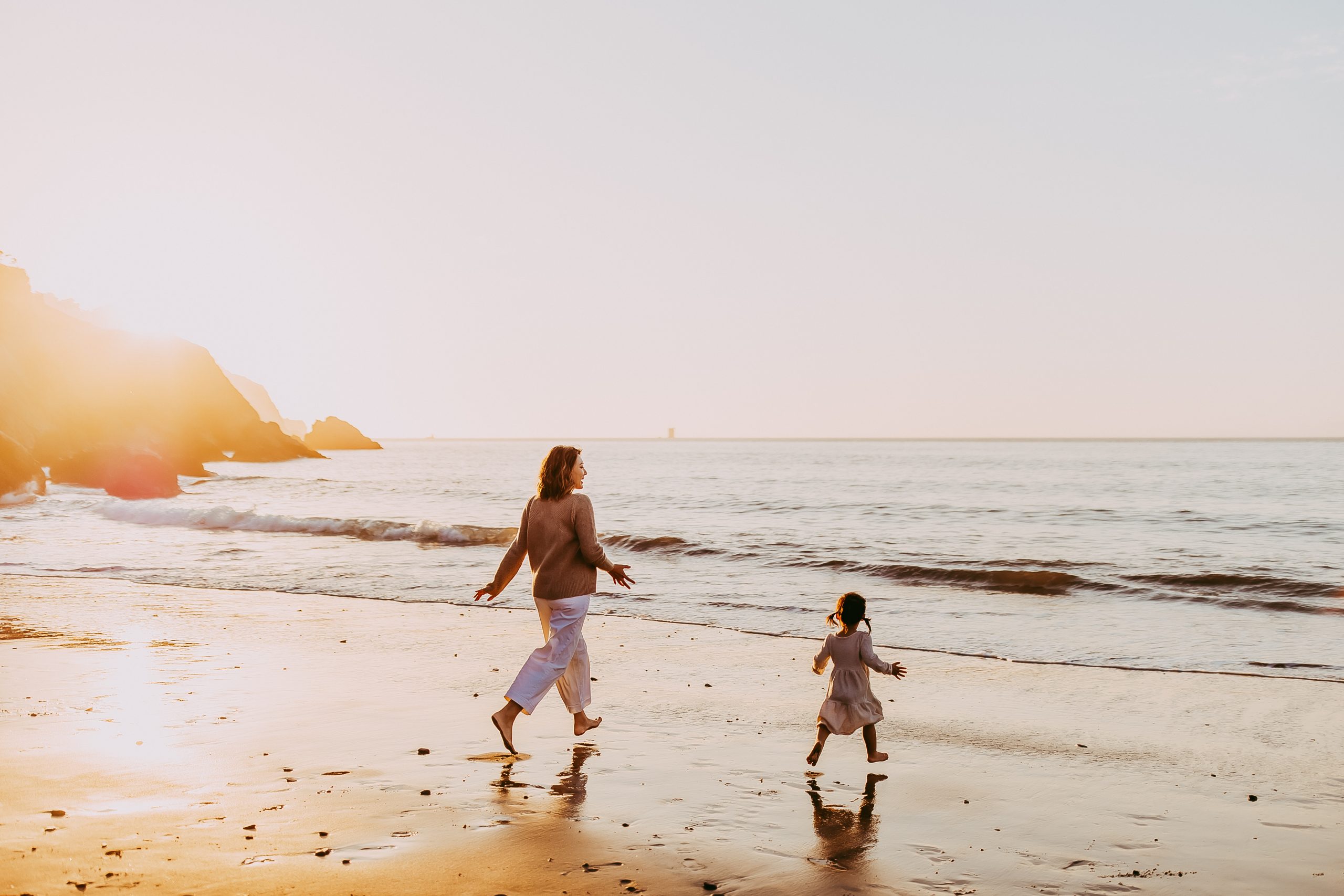 Shefali Parekh | Bay Area Beach Family Photoshoot Tips Golden skies and joyful moments in a Bay Area family beach shoot.