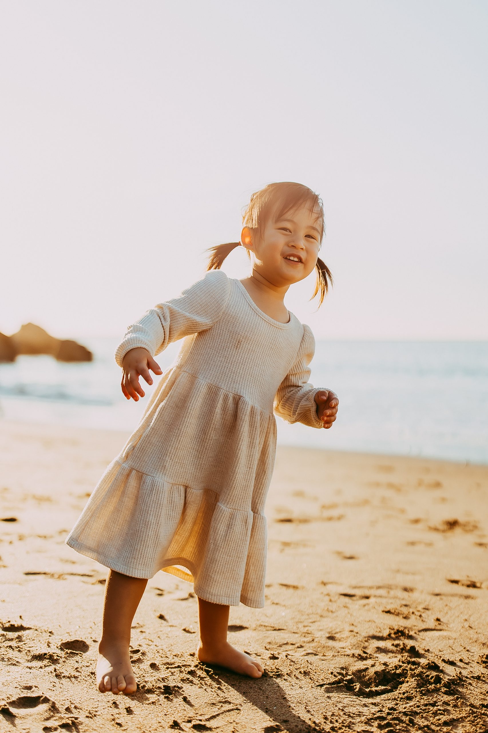 Shefali Parekh | Bay Area Beach Family Photoshoot Tips toddler at the beach