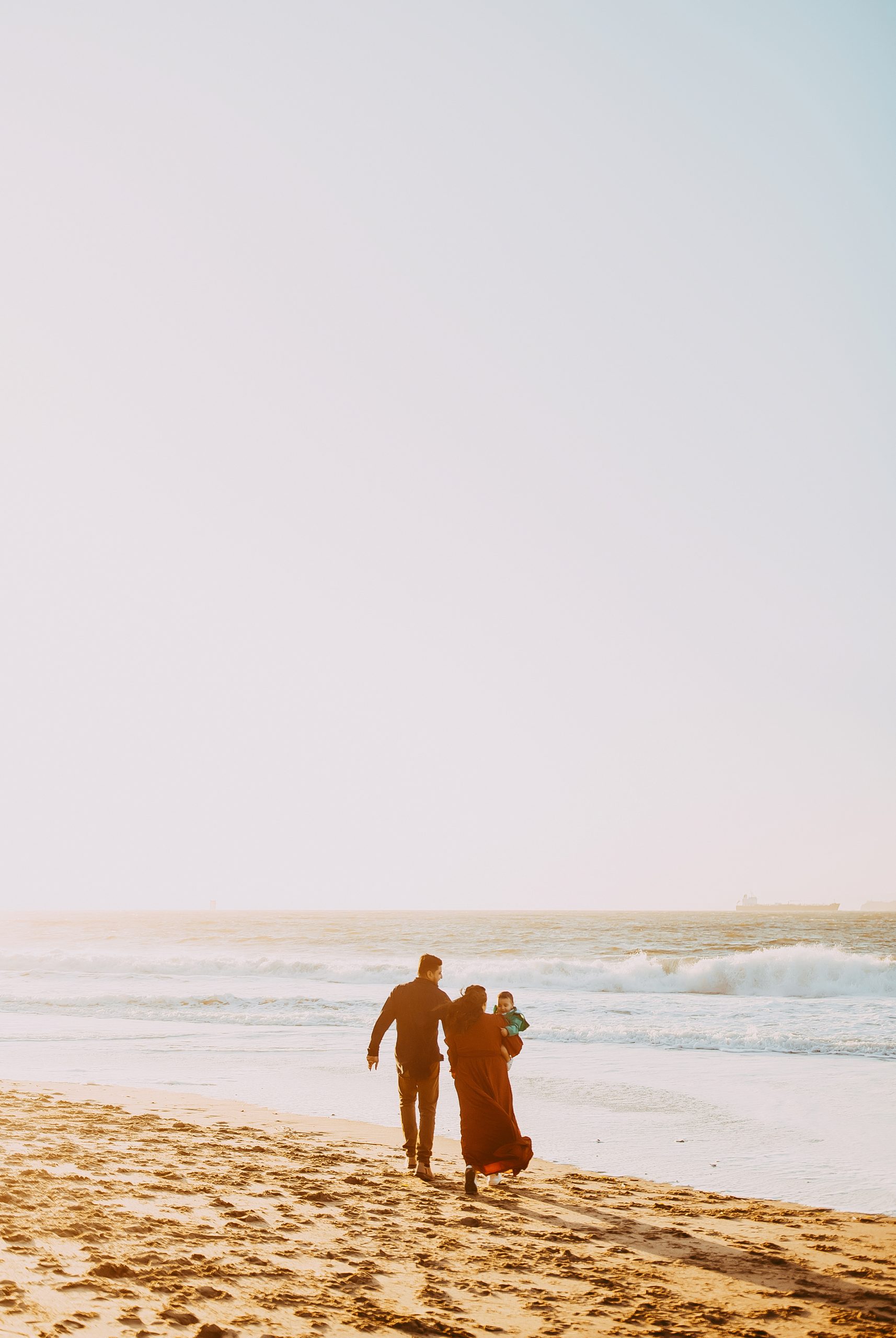 Shefali Parekh | The Best Time for a Baker Beach Photoshoot Dreamy sunset family photography at Baker Beach