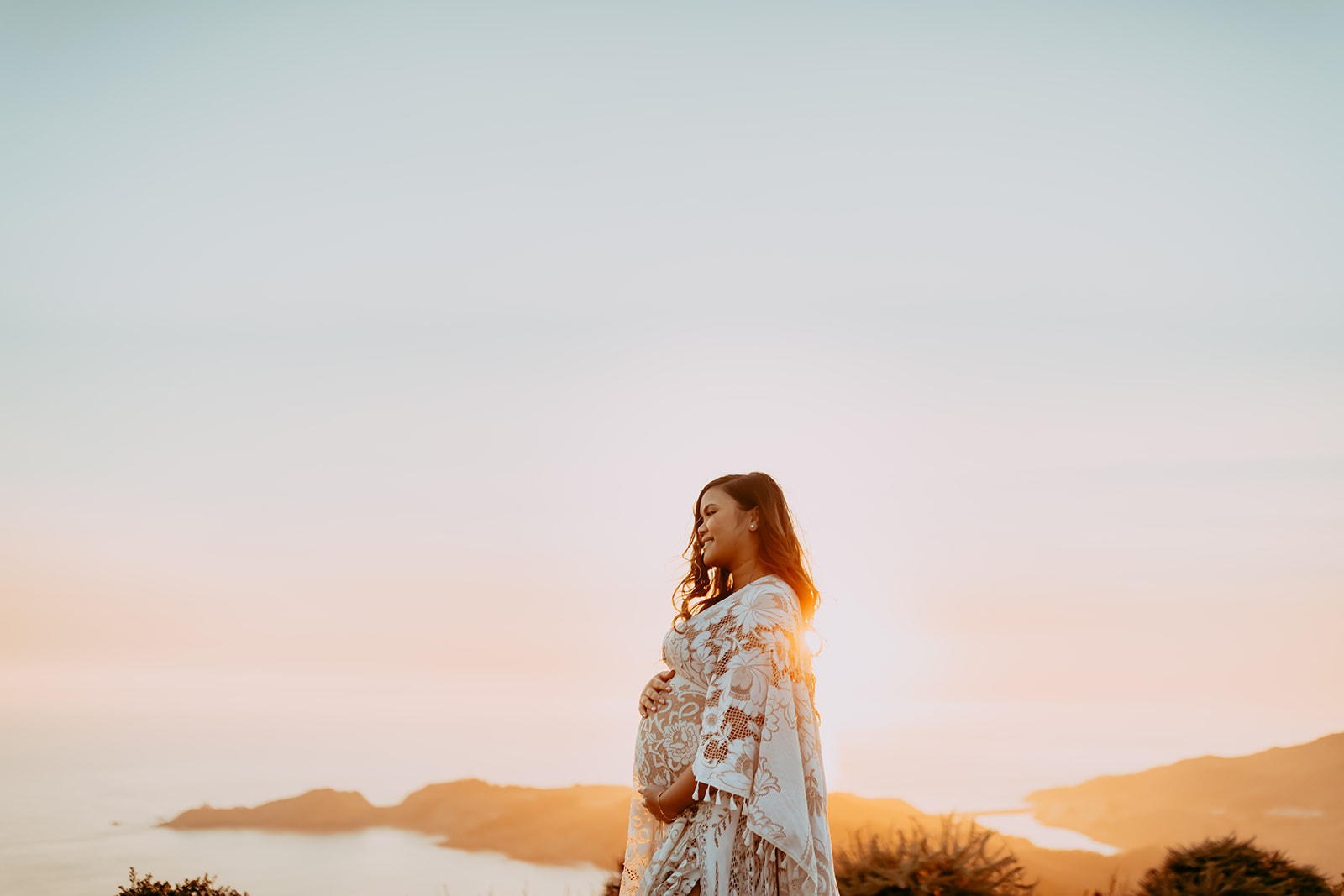 Shefali Parekh | Searching for a “Maternity Photographer Near Me”? Here’s What You Should Know Before Booking Maternity photo session style and outfit inspiration in Bay Area
